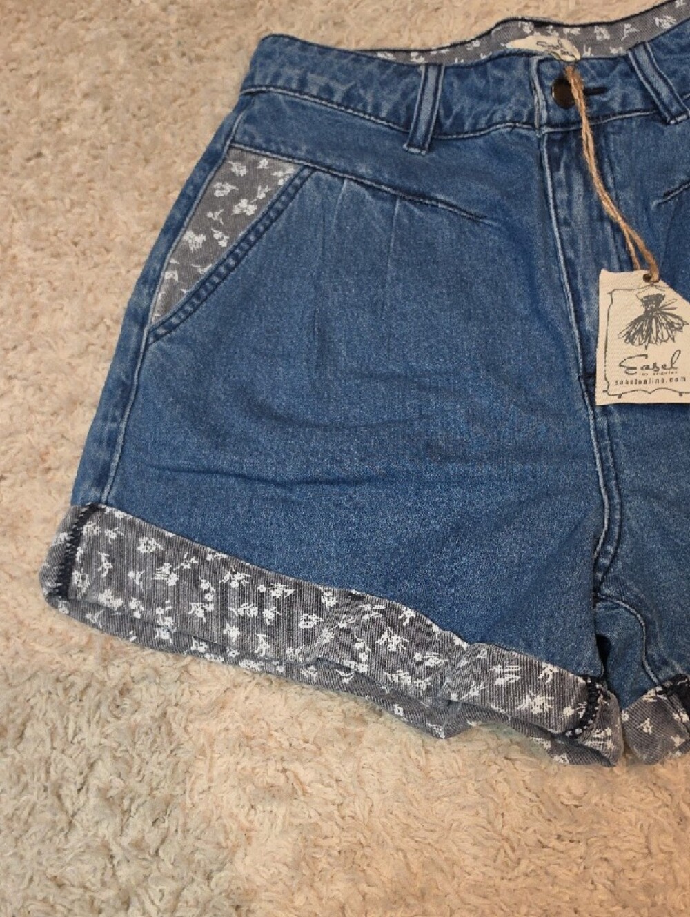 076p easel Blue Denim High-Waist Shorts with Floral Accent - Picture 5 of 10